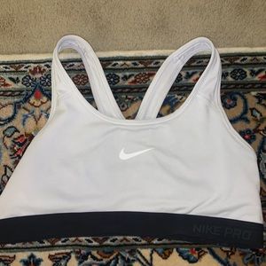 Nike pro sports bra